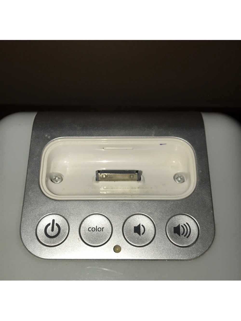 Color changing iPod dock player - Picture 2 of 7